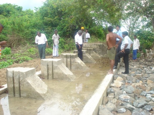 Construction of Anicut 2009.JPG