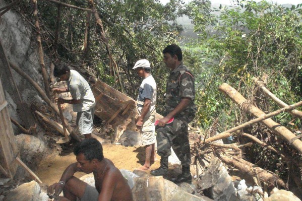 rock falls risk reduction- eheliyagoda (2).JPG